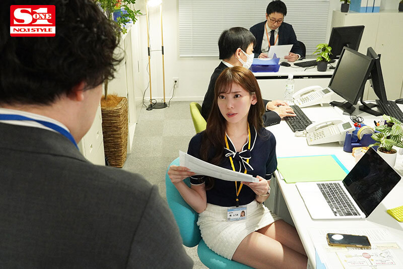 Em nhân viên văn phòng thần dâm và anh công nhân may mắn Fua Kaede