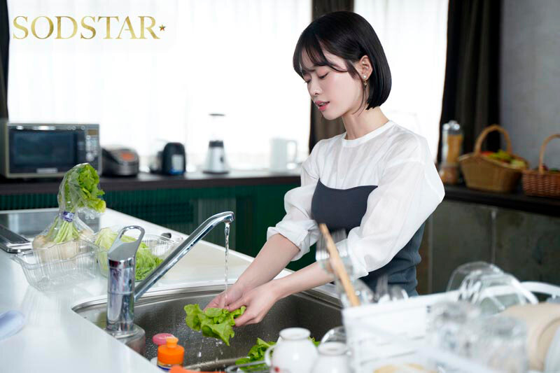 Chồng đi tập huấn xa nhà, vợ vú to ở nhà chịch nhau với anh chồng Minamo